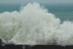 【晩夏の海】台風には気をつけましょう！